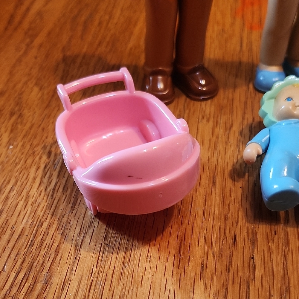 Vintage Little Tikes Family Mom Dad Girl Baby poseable light dark skin dollhouse - Picture 2 of 10